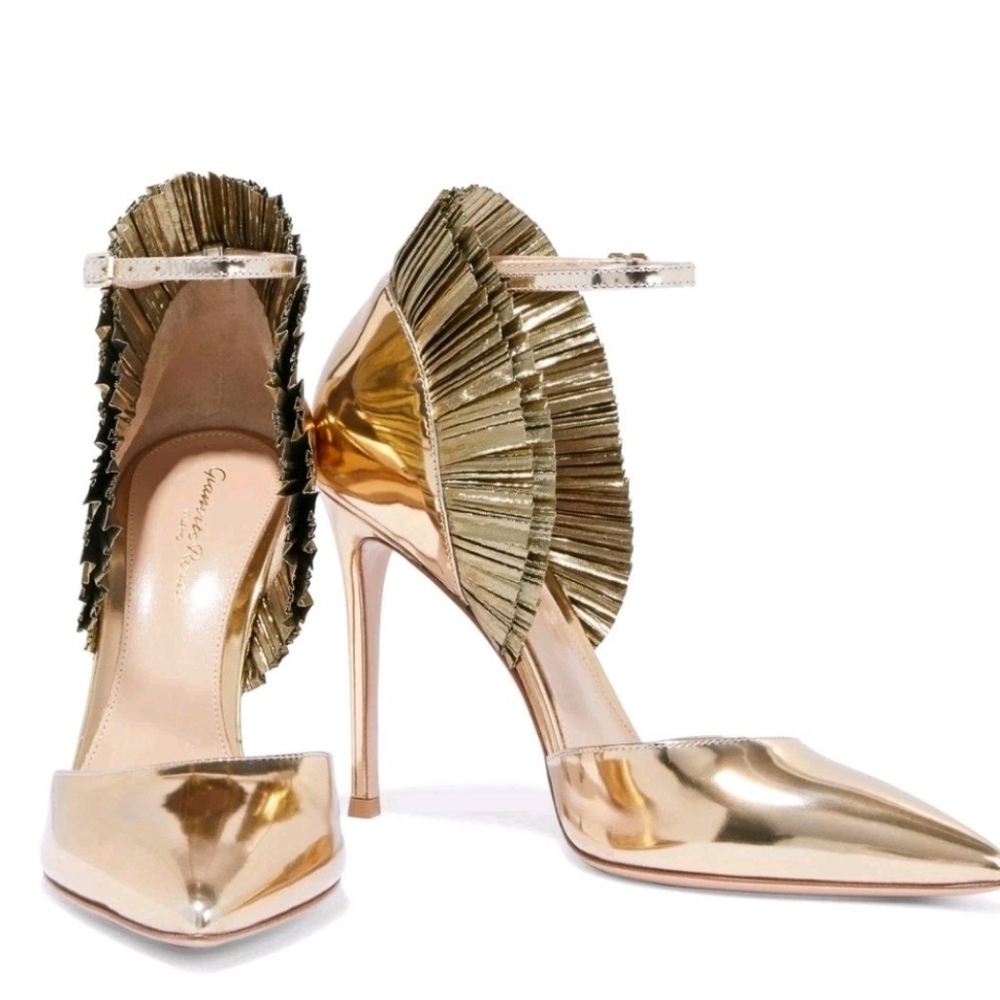 GIANVITO ROSSI Size 6 Annabelle Metallic Gold Leather Pumps New With Scuff